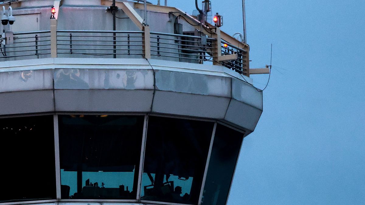 Ve Spojených státech bylo dnes zrušeno více než 800 letů kvůli shutdownu